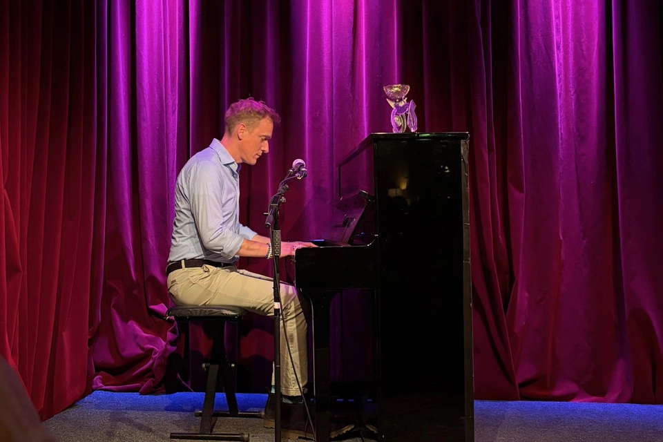Kleinkunst en cabaret met muziek door Herman Wegter